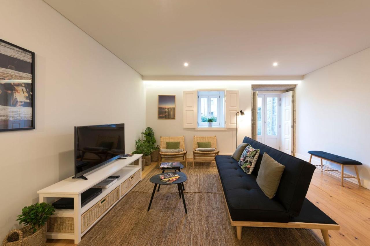 Lovelystay - Porto Peaceful Living W/ Backyard Exterior photo